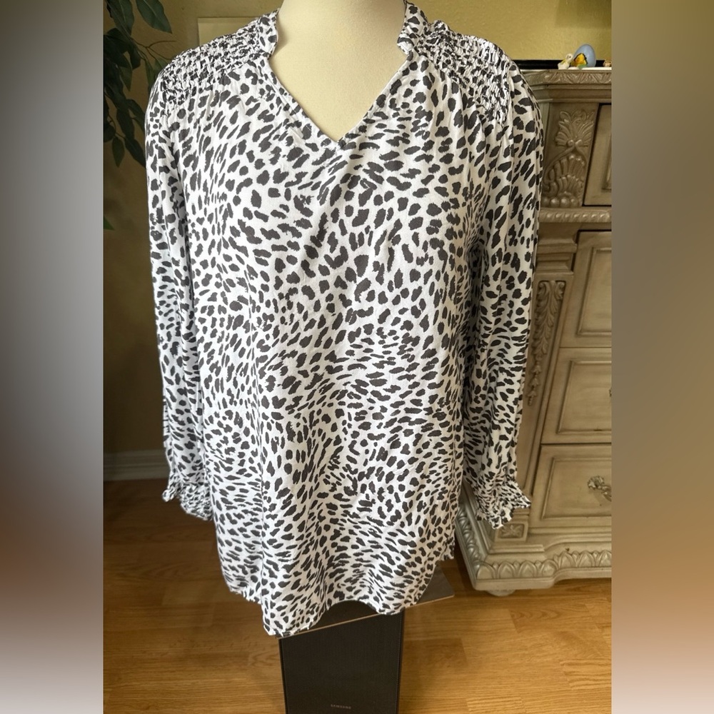 Side Stitch Los Angeles Animal Print Boho Blouse Smocked Shoulders Size S
